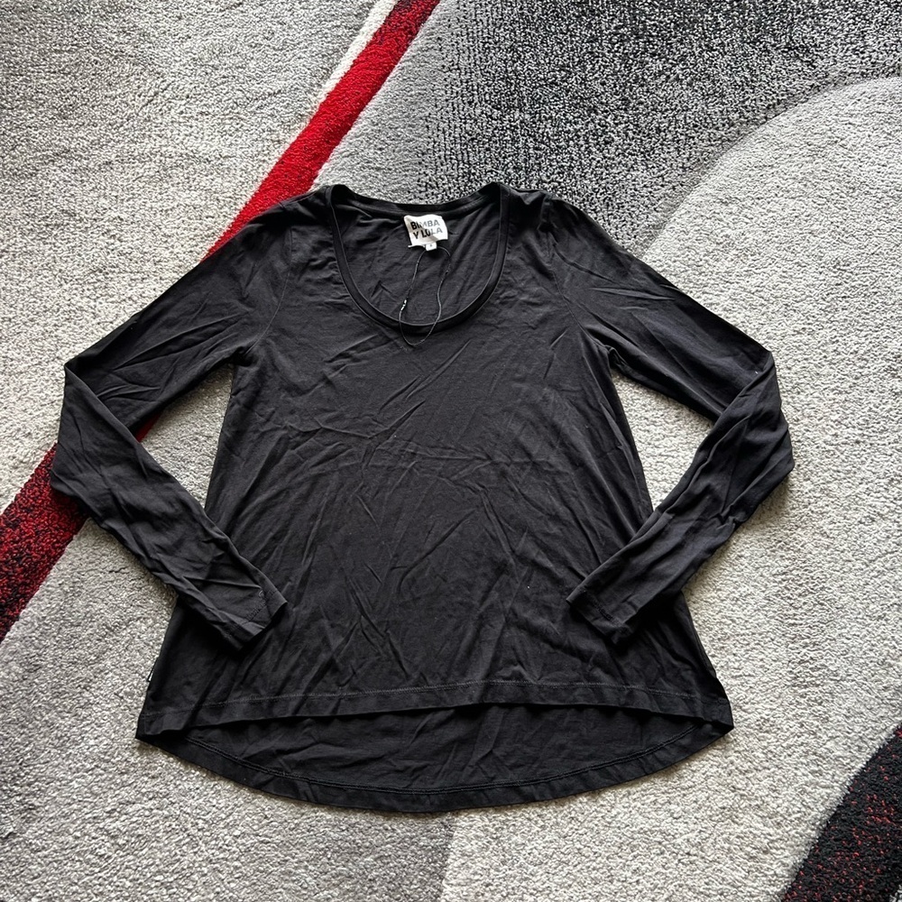 Bumba Y Lola Black Minimalist Long Sleeve V Neck Top